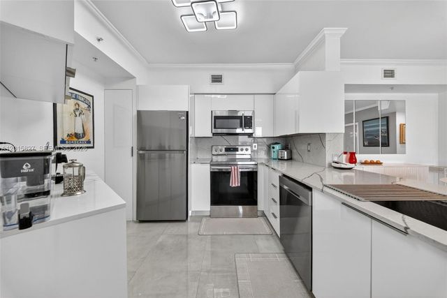 17150 N Bay Rd 2905, Sunny Isles Beach, FL 33160