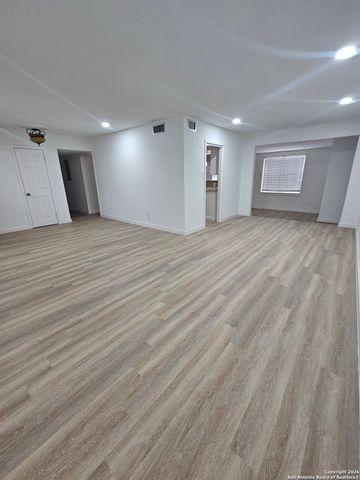 210 Sunnycrest, San Antonio, TX 78228