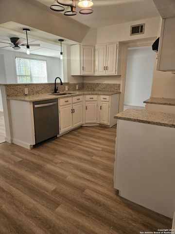 210 Sunnycrest, San Antonio, TX 78228