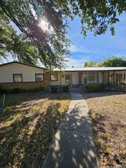 210 Sunnycrest, San Antonio, TX 78228