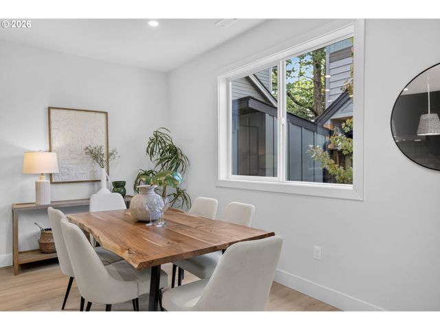 5551 Se STEELE St A&C, Portland, OR 97206