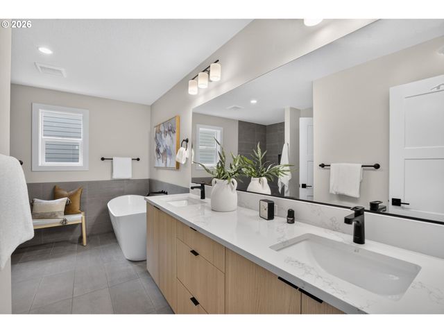 5551 Se STEELE St A&C, Portland, OR 97206
