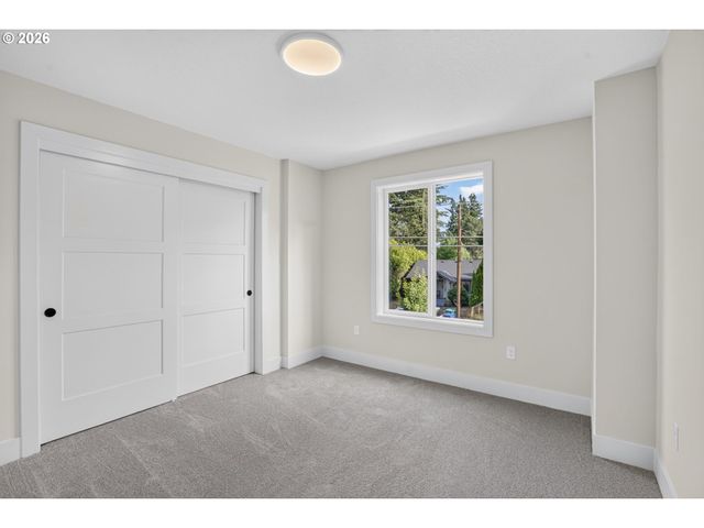 5551 Se STEELE St A&C, Portland, OR 97206