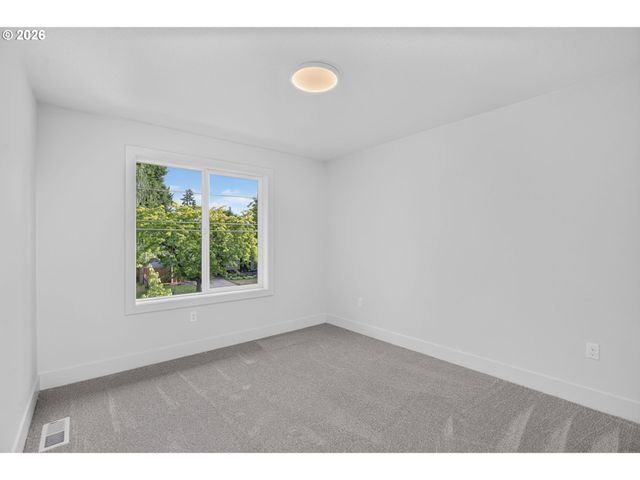 5551 Se STEELE St A&C, Portland, OR 97206