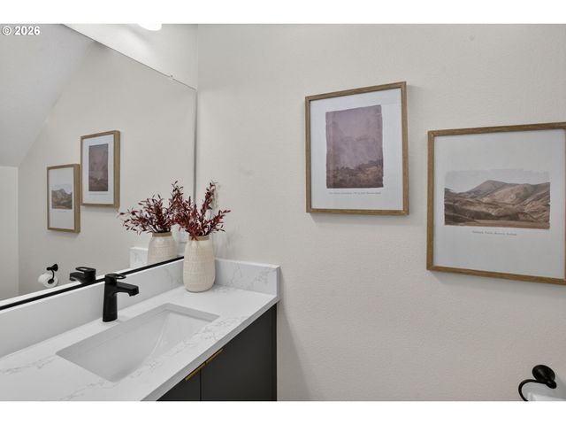 5551 Se STEELE St A&C, Portland, OR 97206