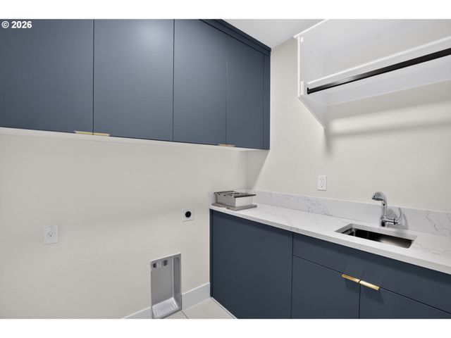 5551 Se STEELE St A&C, Portland, OR 97206