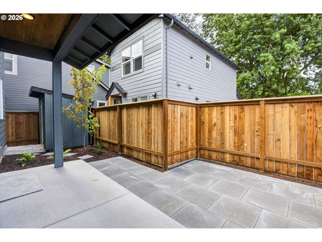 5551 Se STEELE St A&C, Portland, OR 97206