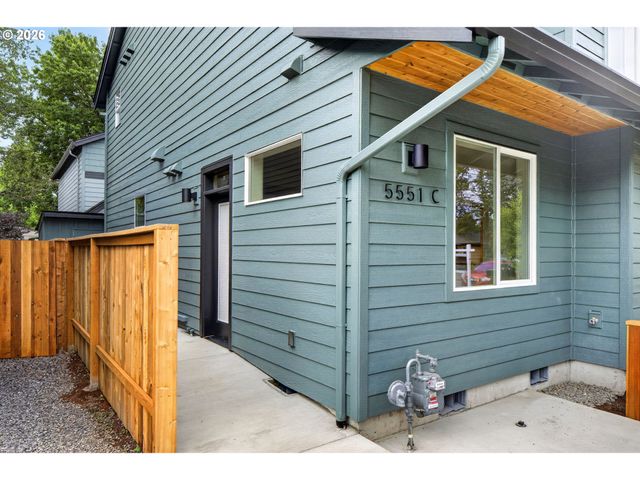 5551 Se STEELE St A&C, Portland, OR 97206