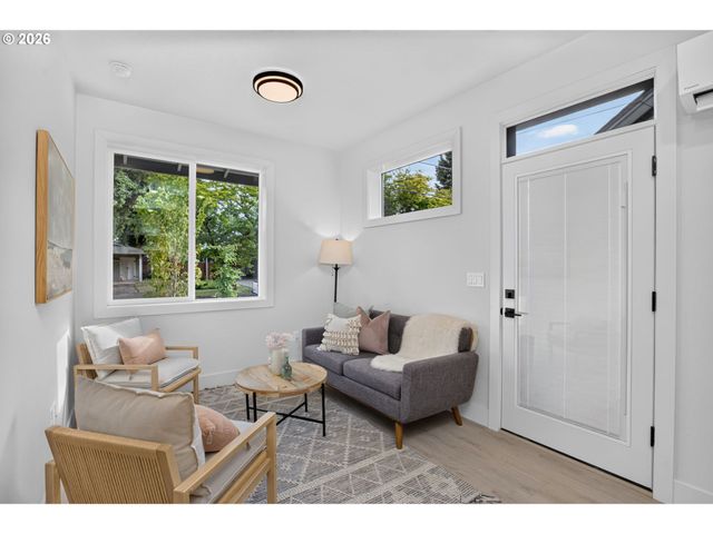 5551 Se STEELE St A&C, Portland, OR 97206