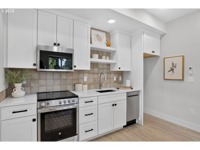 5551 Se STEELE St A&C, Portland, OR 97206