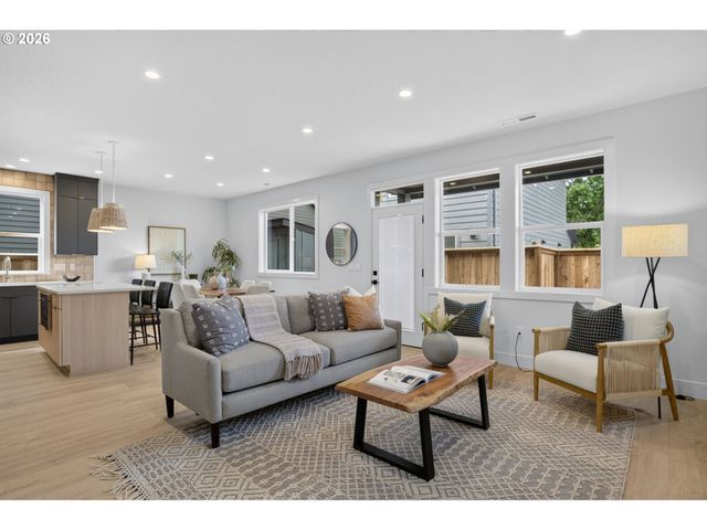 5551 Se STEELE St A&C, Portland, OR 97206