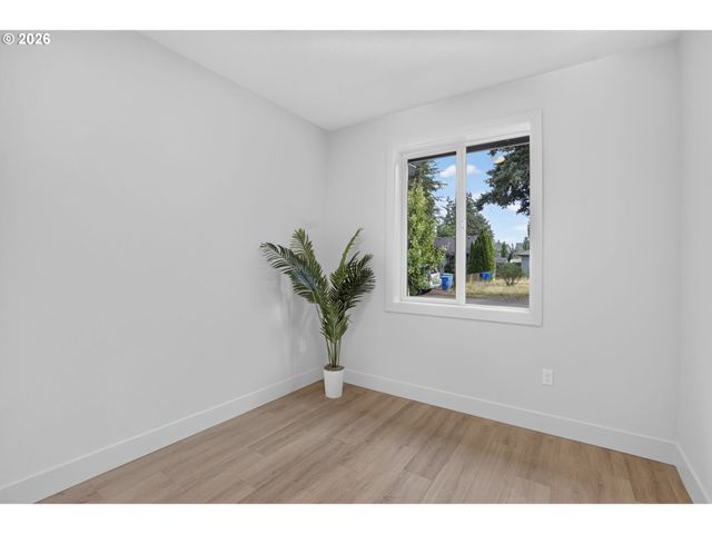 5551 Se STEELE St A&C, Portland, OR 97206