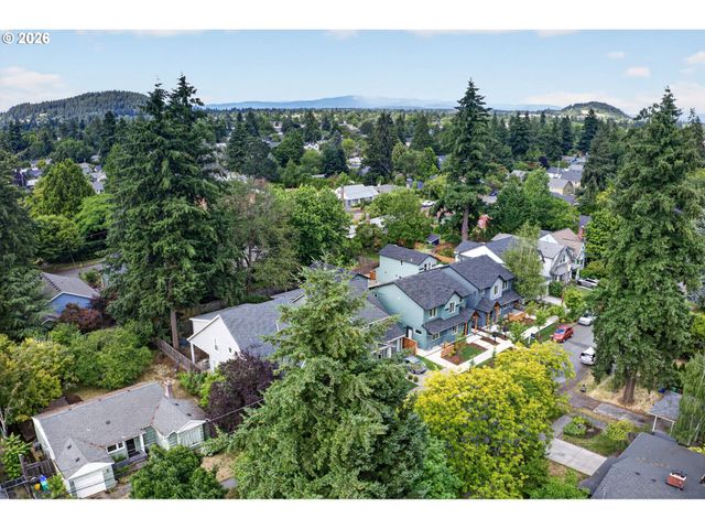5551 Se STEELE St A&C, Portland, OR 97206