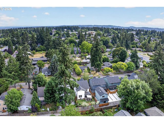 5551 Se STEELE St A&C, Portland, OR 97206