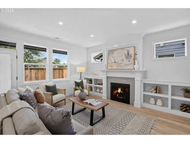 5551 Se STEELE St A&C, Portland, OR 97206