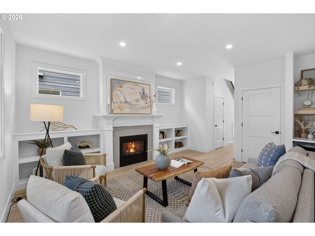 5551 Se STEELE St A&C, Portland, OR 97206