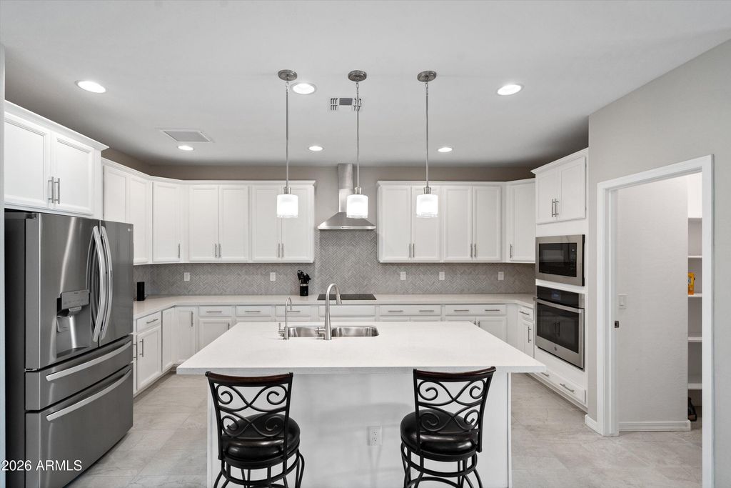 Image 10 of property listing at 8926 W Denton Lane, Glendale, AZ 85305