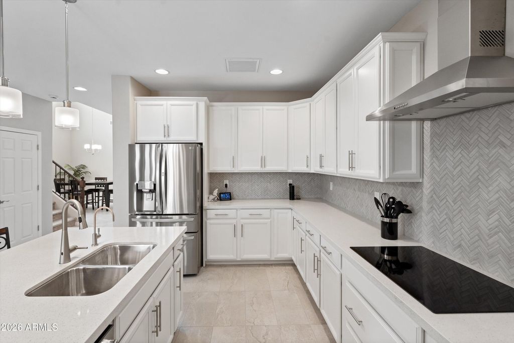 Image 12 of property listing at 8926 W Denton Lane, Glendale, AZ 85305