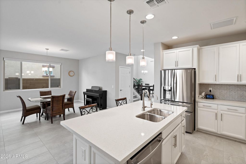 Image 15 of property listing at 8926 W Denton Lane, Glendale, AZ 85305