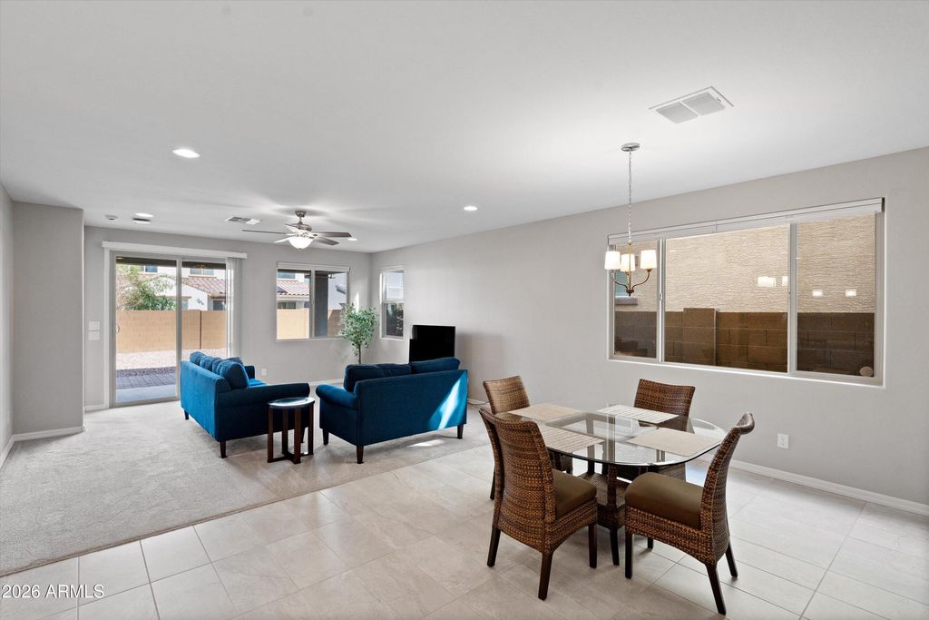 Image 17 of property listing at 8926 W Denton Lane, Glendale, AZ 85305