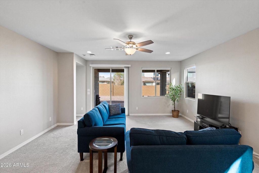 Image 18 of property listing at 8926 W Denton Lane, Glendale, AZ 85305