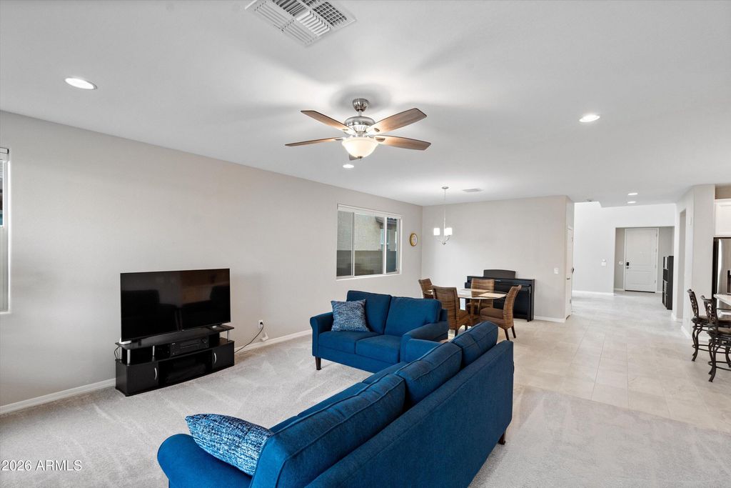 Image 21 of property listing at 8926 W Denton Lane, Glendale, AZ 85305