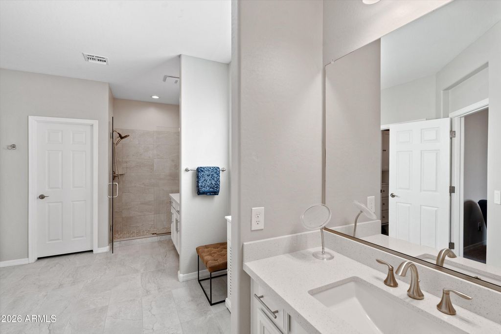 Image 26 of property listing at 8926 W Denton Lane, Glendale, AZ 85305