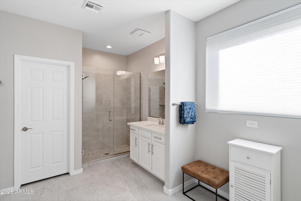 Image 27 of property listing at 8926 W Denton Lane, Glendale, AZ 85305