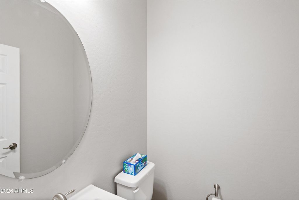 Image 31 of property listing at 8926 W Denton Lane, Glendale, AZ 85305