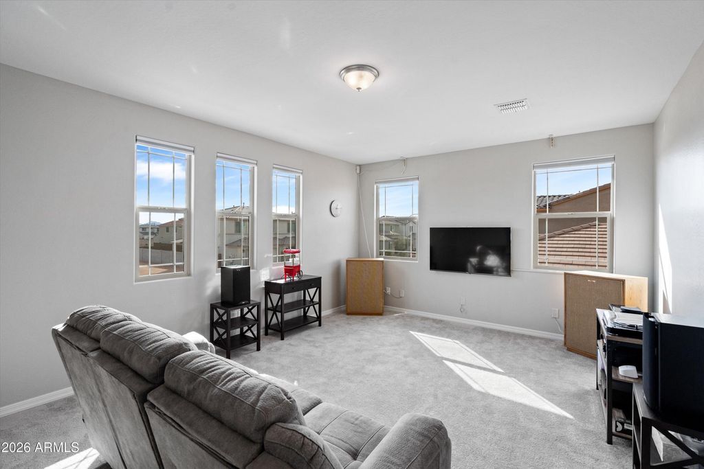 Image 33 of property listing at 8926 W Denton Lane, Glendale, AZ 85305