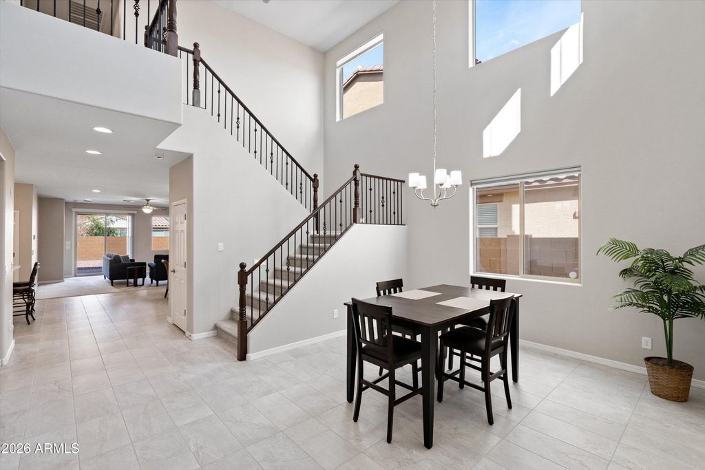 Image 4 of property listing at 8926 W Denton Lane, Glendale, AZ 85305