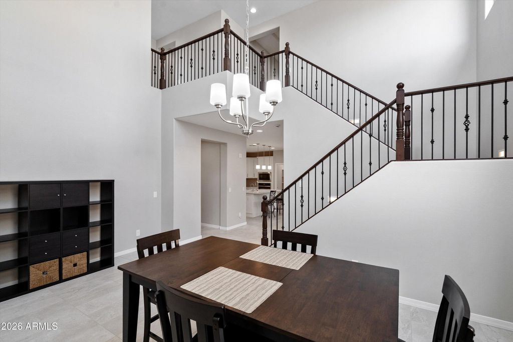 Image 6 of property listing at 8926 W Denton Lane, Glendale, AZ 85305