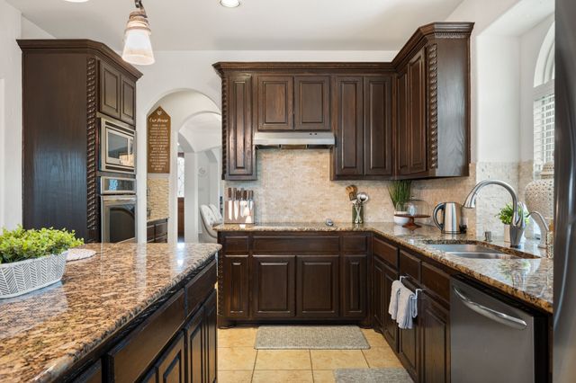 100 Cherry Court, Red Oak, TX 75154
