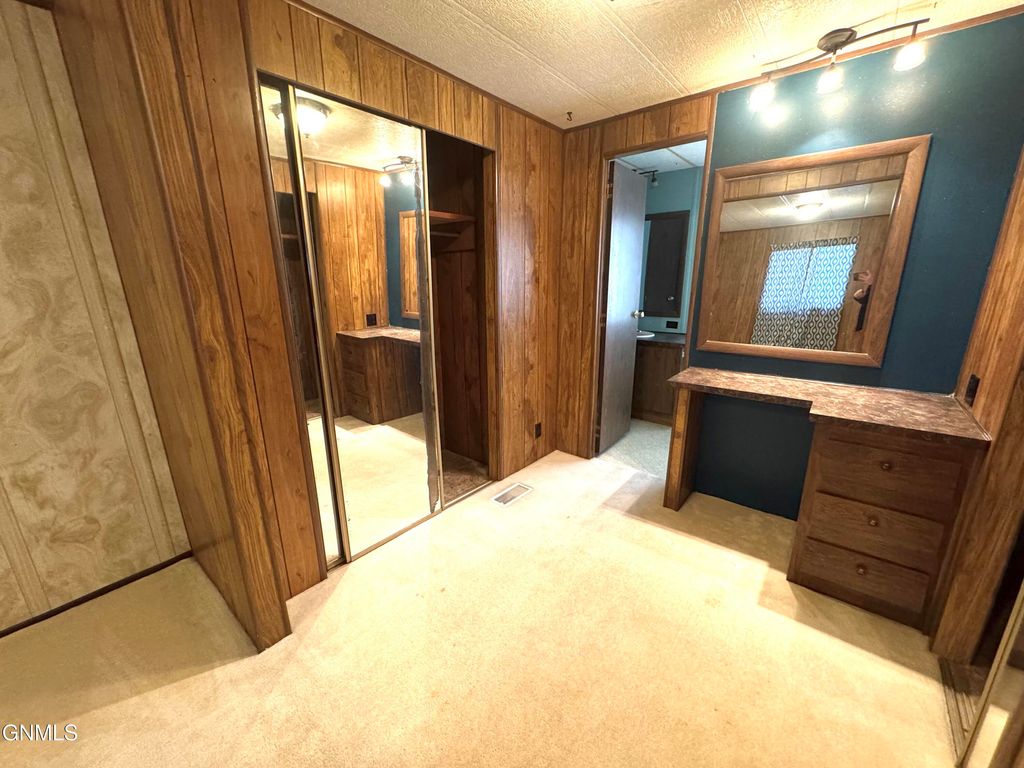 435 Piccadilly Circle, Bismarck, ND 58504 photo 18