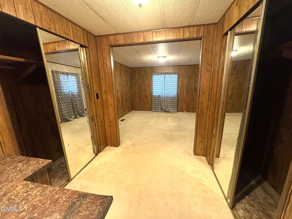 435 Piccadilly Circle, Bismarck, ND 58504 photo 21