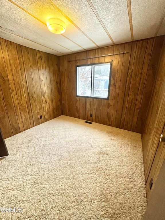 435 Piccadilly Circle, Bismarck, ND 58504 photo 23