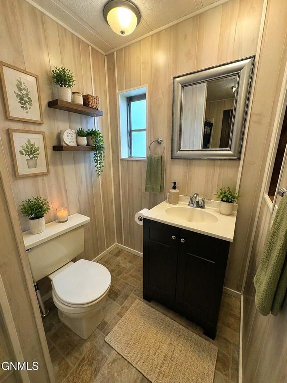 435 Piccadilly Circle, Bismarck, ND 58504 photo 25