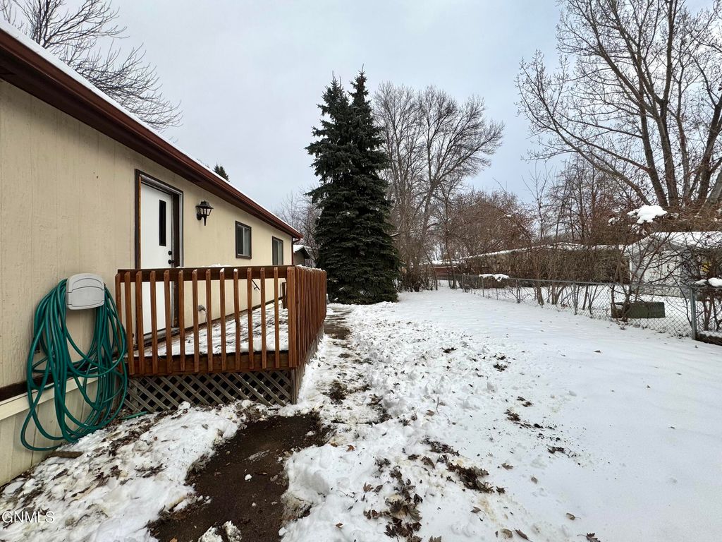 435 Piccadilly Circle, Bismarck, ND 58504 photo 29