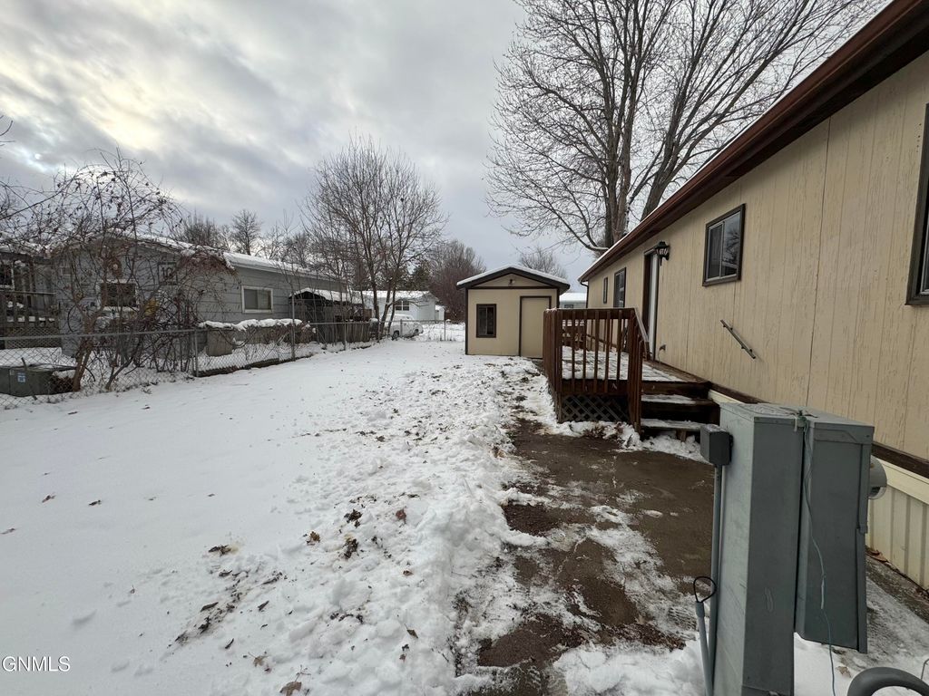 435 Piccadilly Circle, Bismarck, ND 58504 photo 30