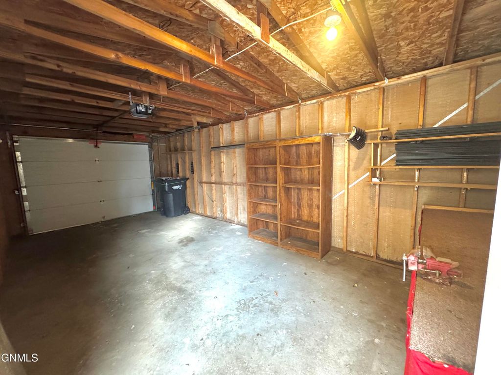 435 Piccadilly Circle, Bismarck, ND 58504 photo 32