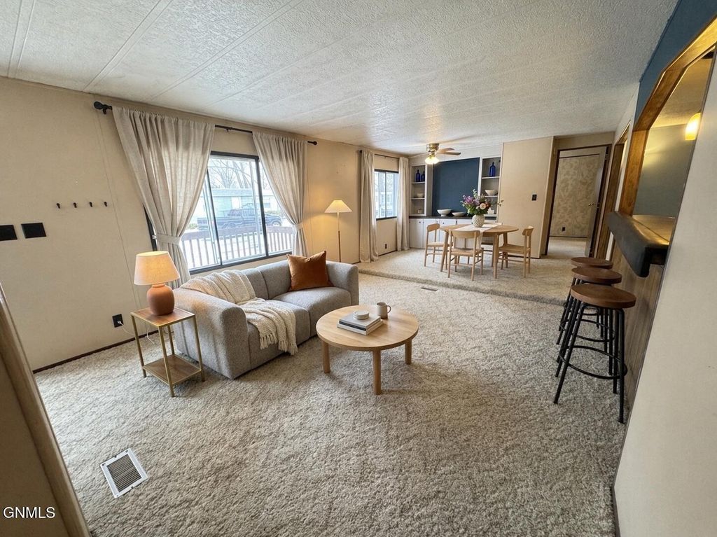 435 Piccadilly Circle, Bismarck, ND 58504 photo 8