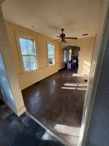 15 Granite St, Rockport, MA 01966