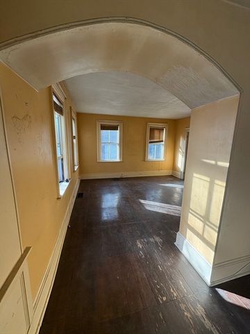 15 Granite St, Rockport, MA 01966