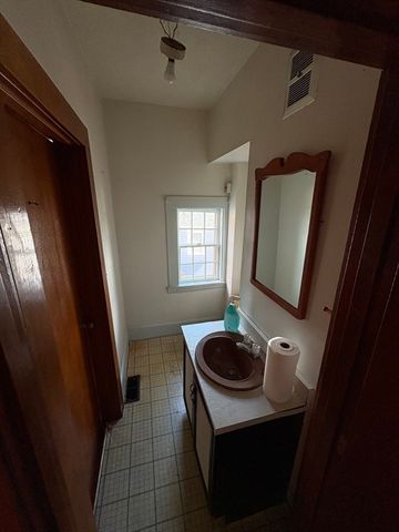15 Granite St, Rockport, MA 01966