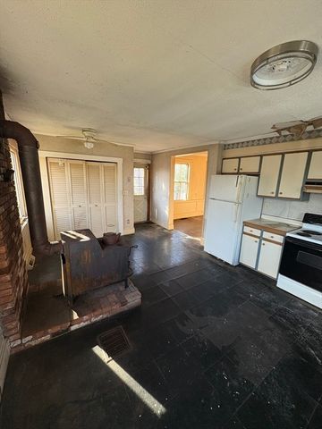 15 Granite St, Rockport, MA 01966