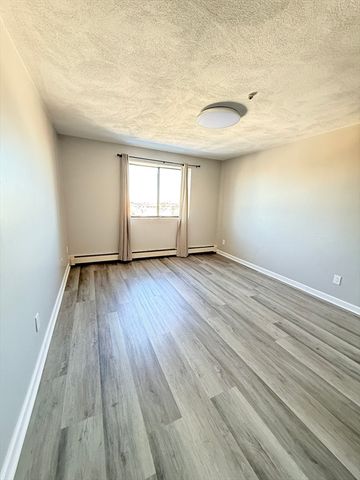 100 Grand View Ave 9c, Quincy, MA 02170