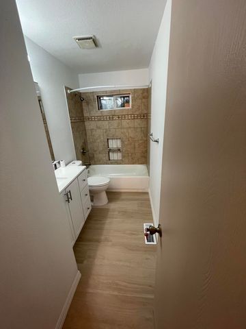 292 Rea Street, Hollister, MO 65672