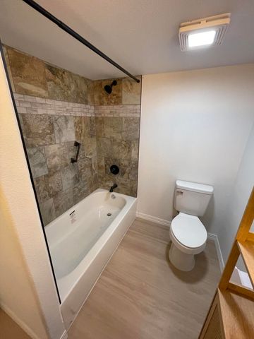 292 Rea Street, Hollister, MO 65672