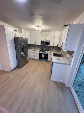 292 Rea Street, Hollister, MO 65672