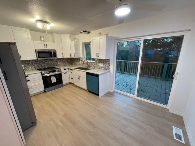 292 Rea Street, Hollister, MO 65672